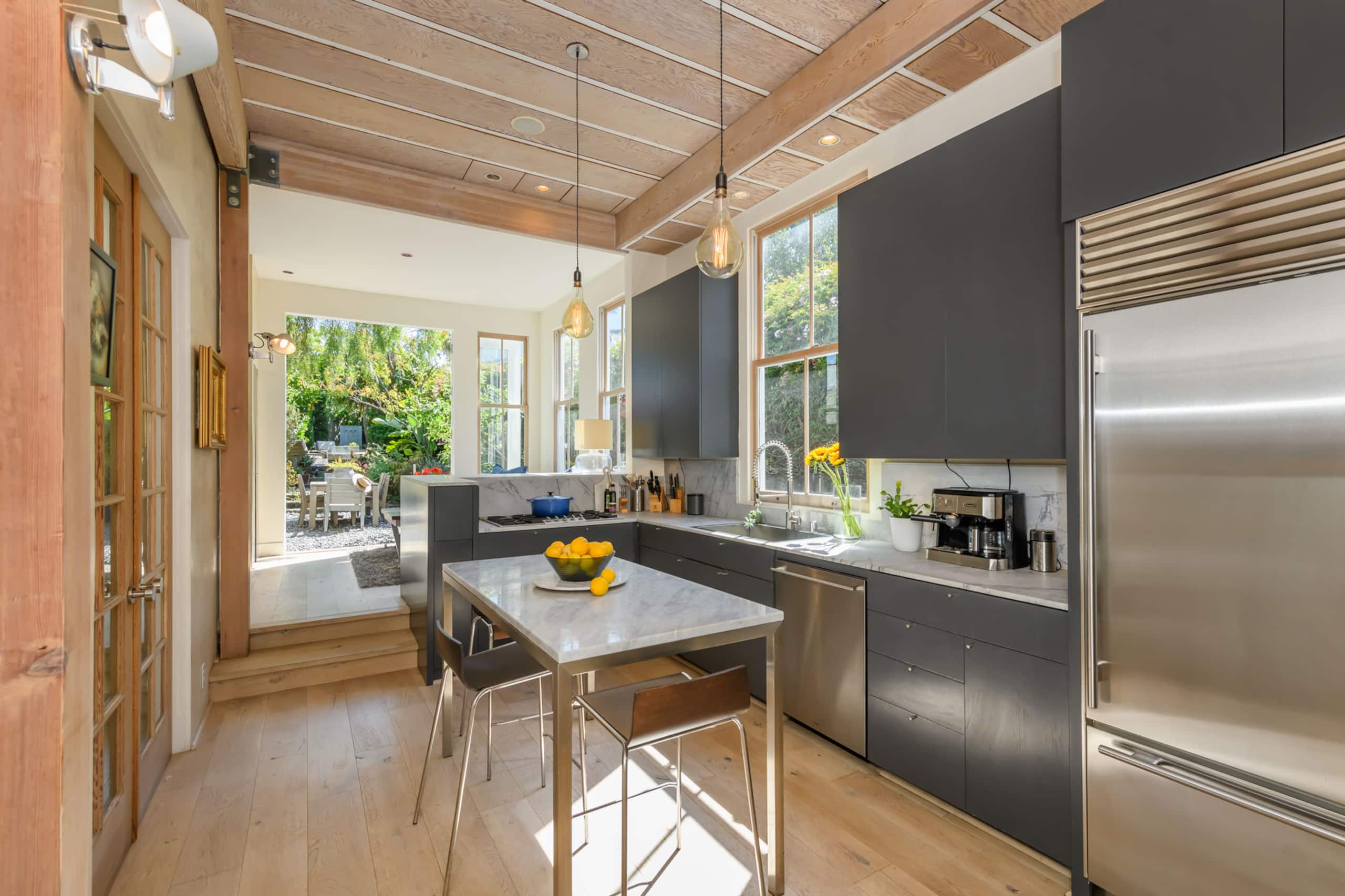 Home in San Francisco · ★5.0 · 3 bedrooms · 3 beds · 2 baths - Image 10