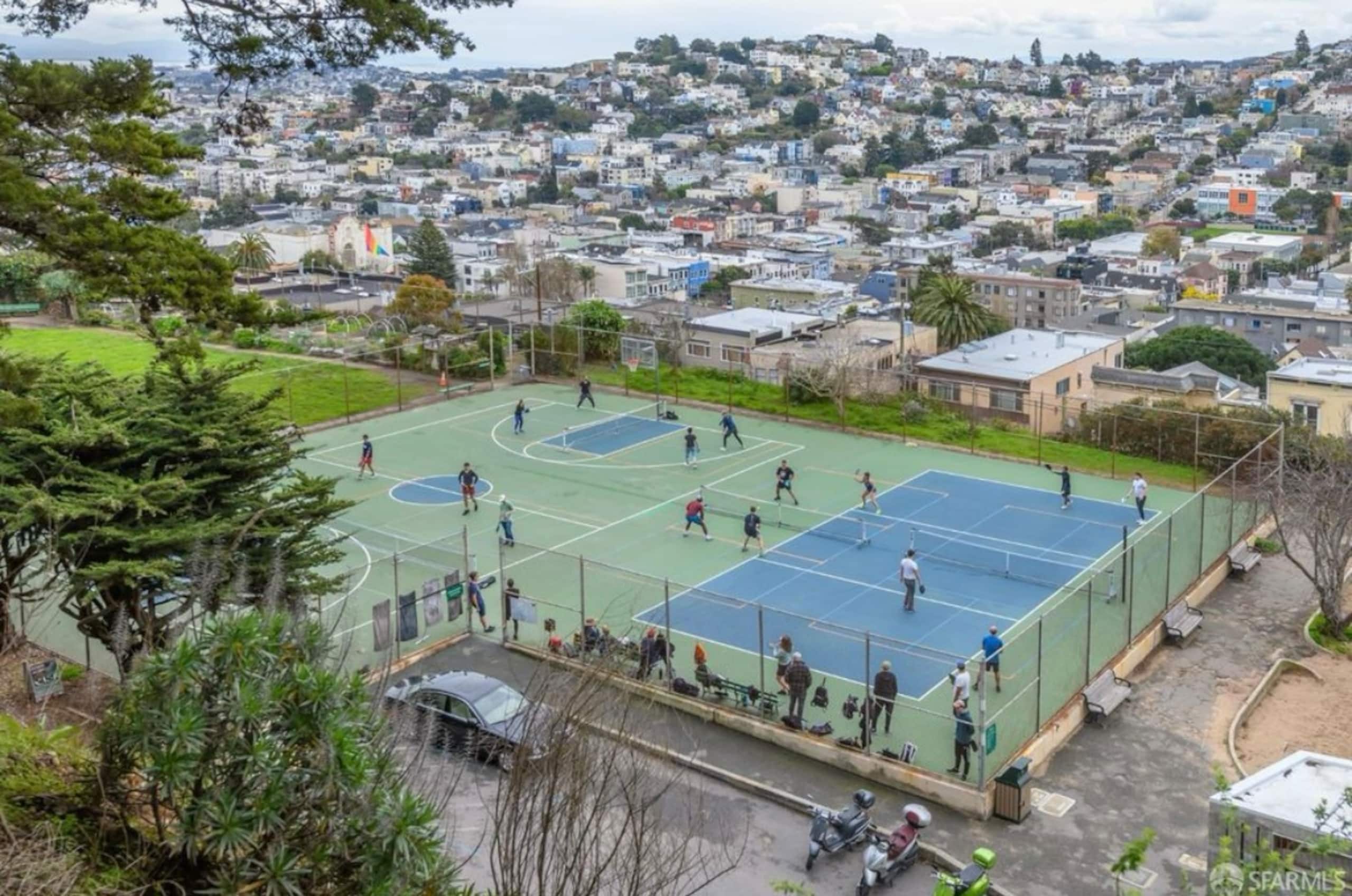 Home in San Francisco · ★5.0 · 3 bedrooms · 3 beds · 2 baths - Image 44