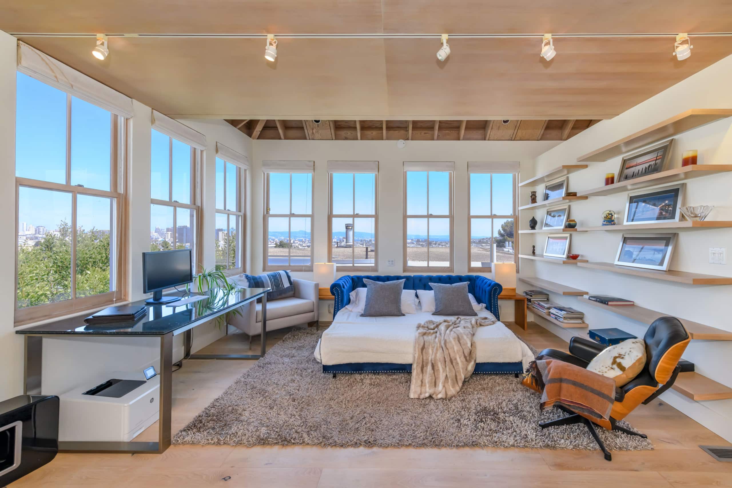 Home in San Francisco · ★5.0 · 3 bedrooms · 3 beds · 2 baths - Image 8