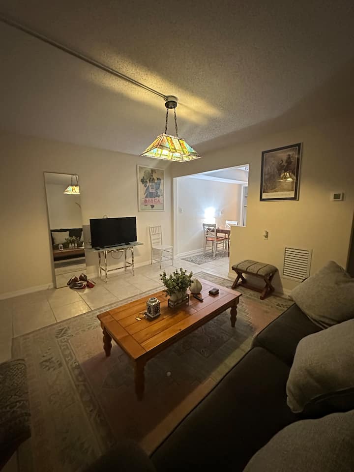 Island Apartment - Tampa, FL