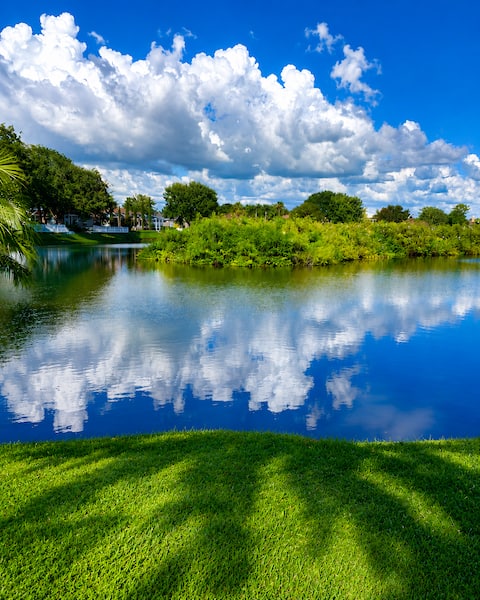 Delightful elegant lake home