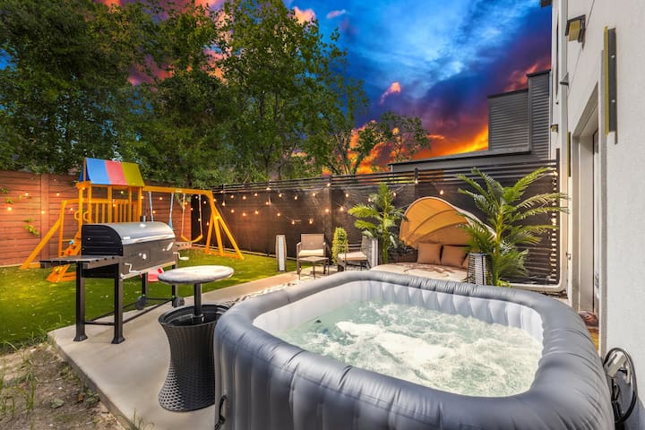 Duplex house w/hottub, FREE game