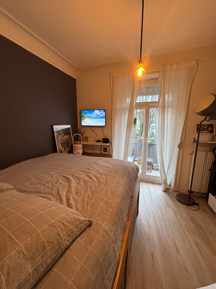 Incl. ventilateur pour les journées chaudes (bien que la chambre ne chauffe pas beaucoup en été) et Smart TV.