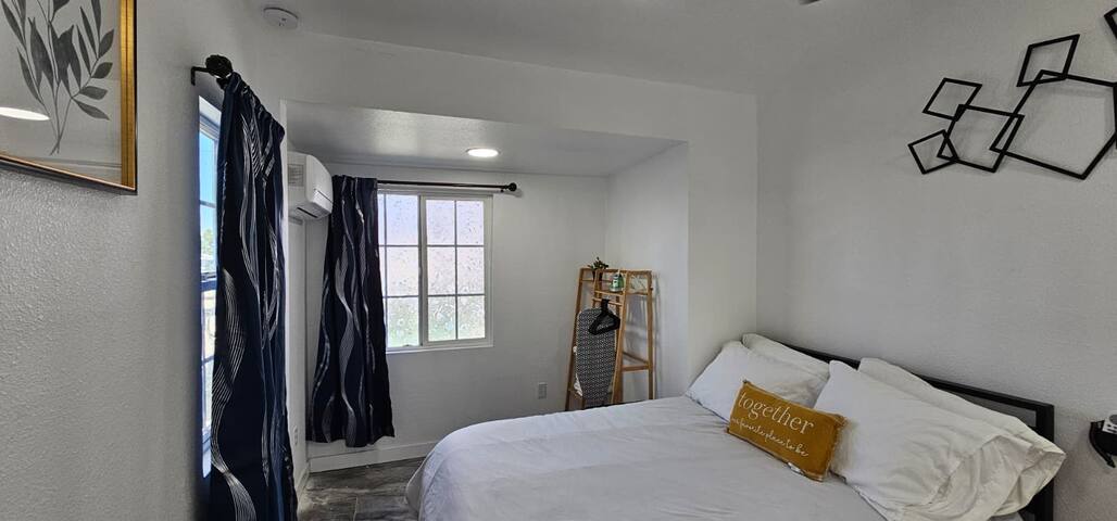 Near LAX, 4 beds, 2 bedrooms, FREE Laundry gallery image 2