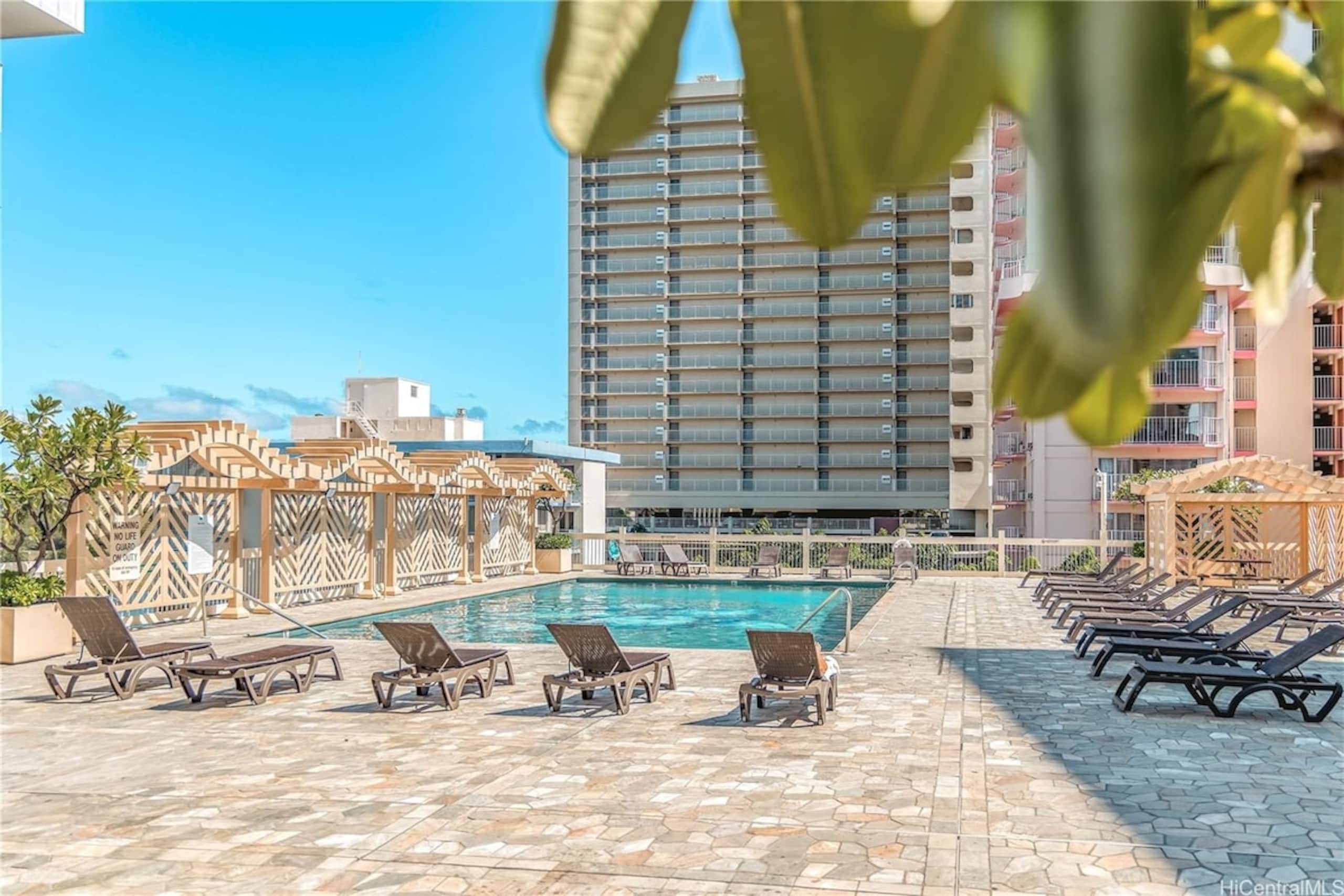 Ocean Breeze Waikiki Studio - Photo 35