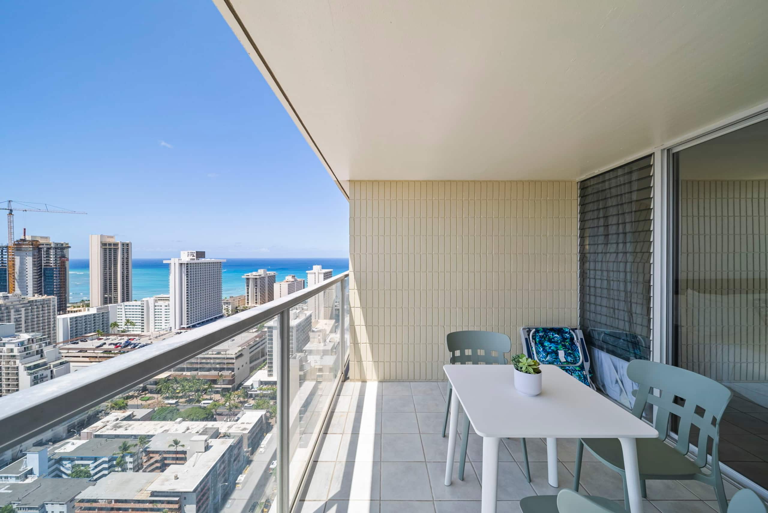 Ocean Breeze Waikiki Studio - Photo 24