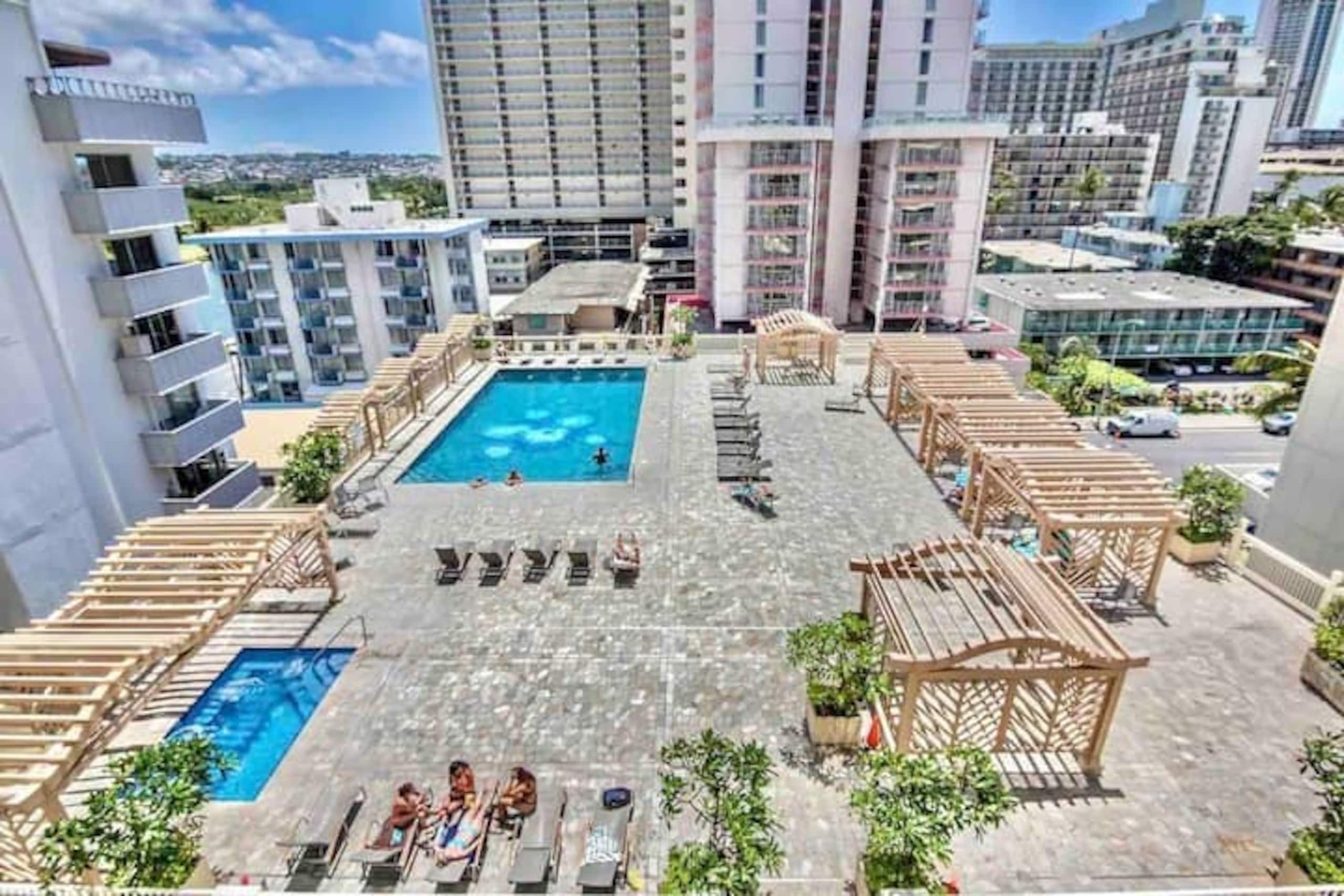 Ocean Breeze Waikiki Studio - Photo 33