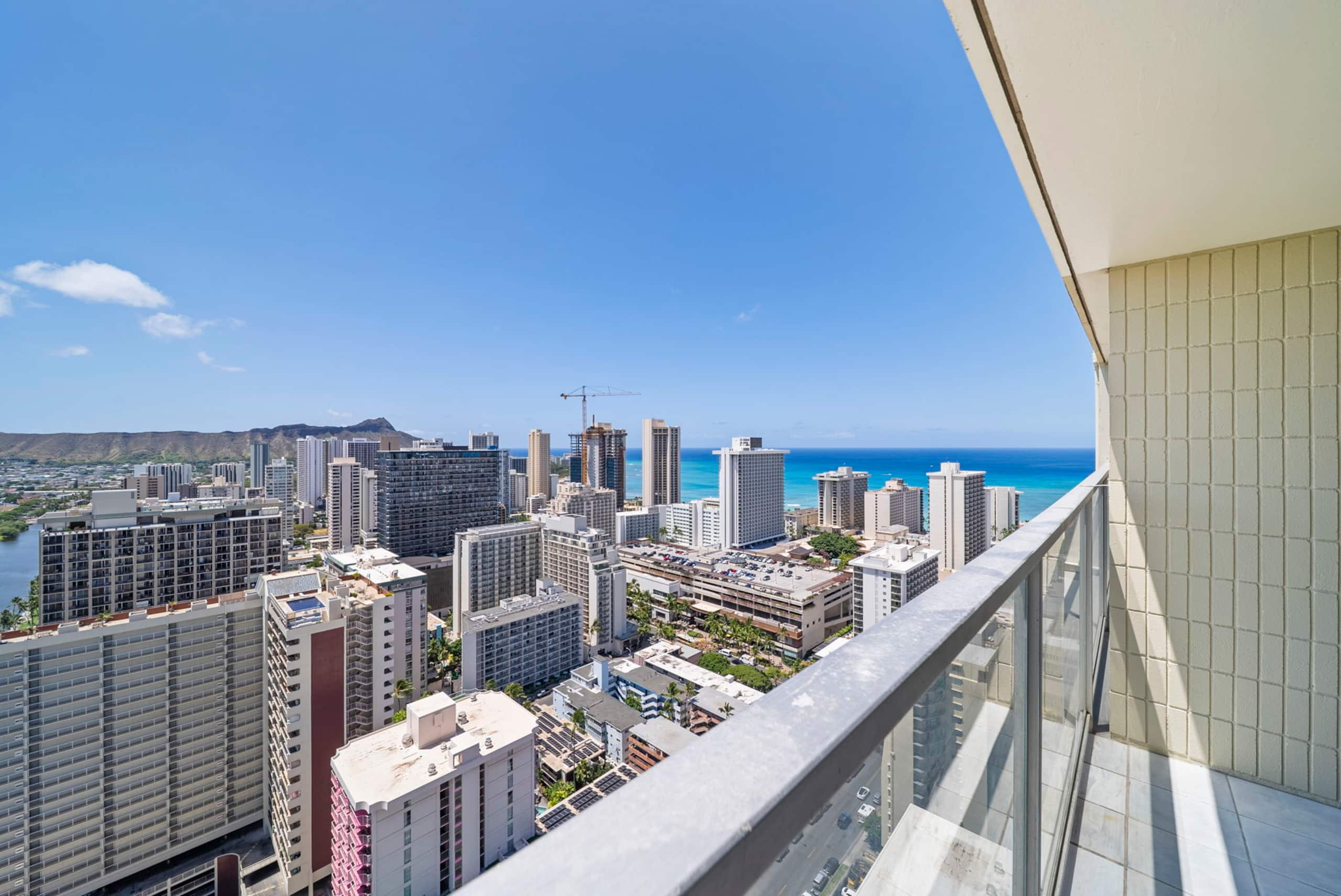 Ocean Breeze Waikiki Studio - Photo 28