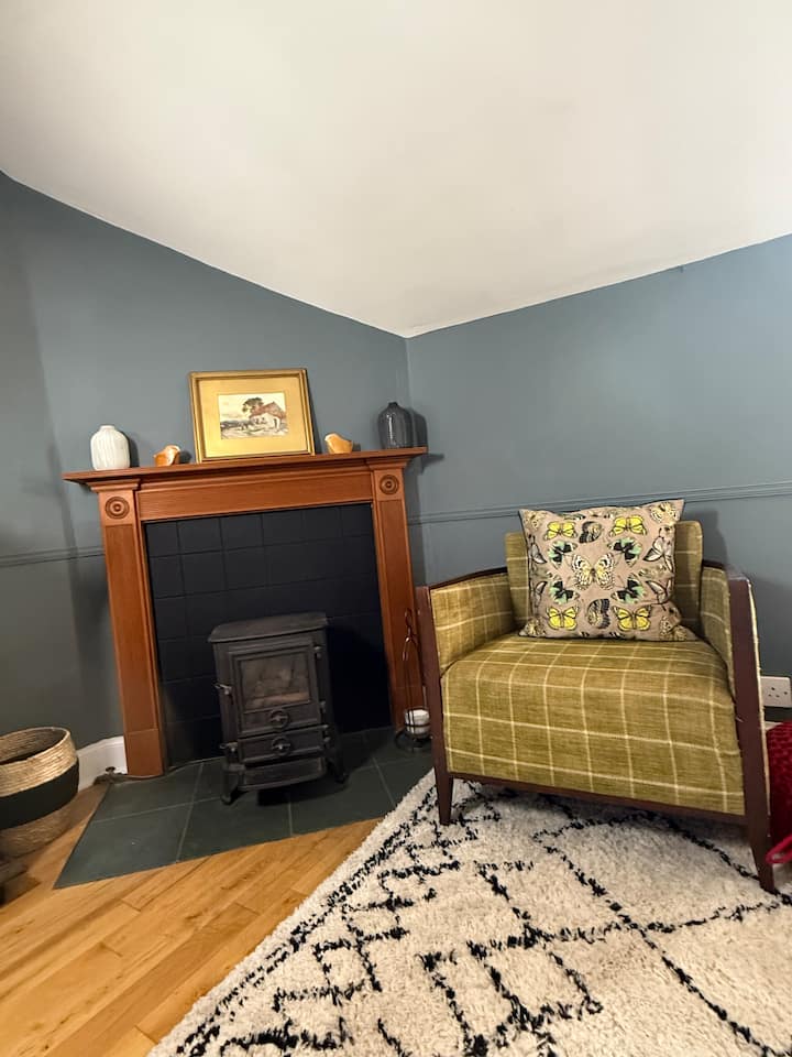 Modern Vintage Bliss Near Calton Hill - Edinburgh