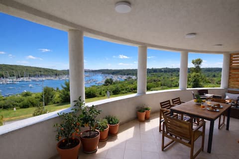 Pogled na more | 3BR | Balkon & Parking