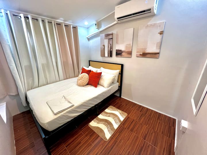 Double/ Full size bed that could sleep 2 comfortable, Floor mattress (double/full size) available for extra guests