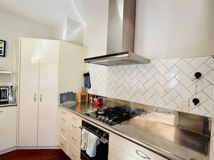 Full kitchen image 3