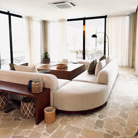 2 Bedrooms / Pool / Sunbeds /Outdoor Seating