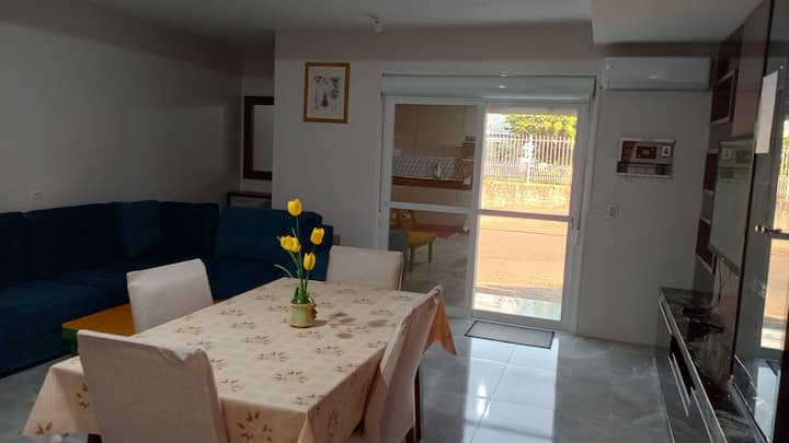 Casa Com 2 Quartos
Garagem Adicional $60,00 Diaria - Passo Fundo