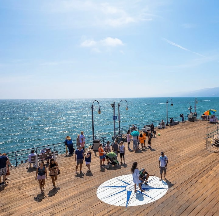 Coastal Luxe | Walk To Pier + Free Parking - Santa Monica, CA