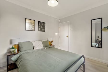 Cuckoo Room 1 · Cuckoo Avenue Living Room