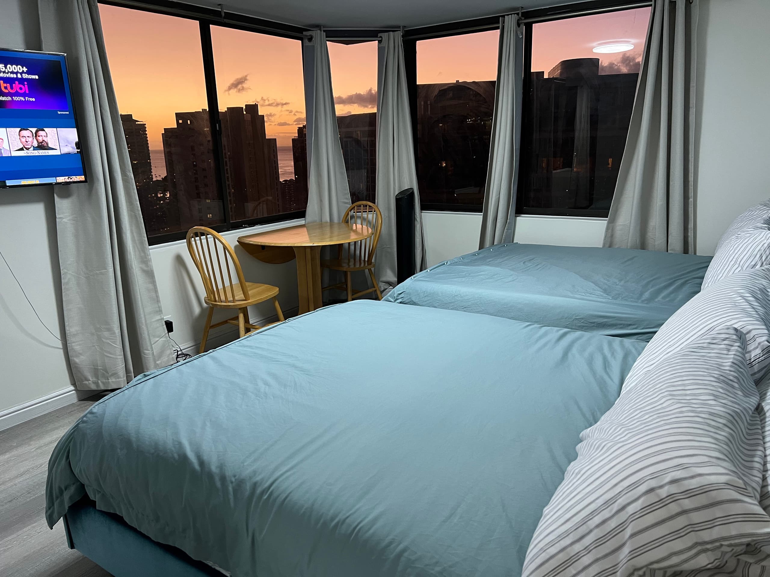 Panoramic Ocean View • 38th Floor • Sleeps 6 - Image 32