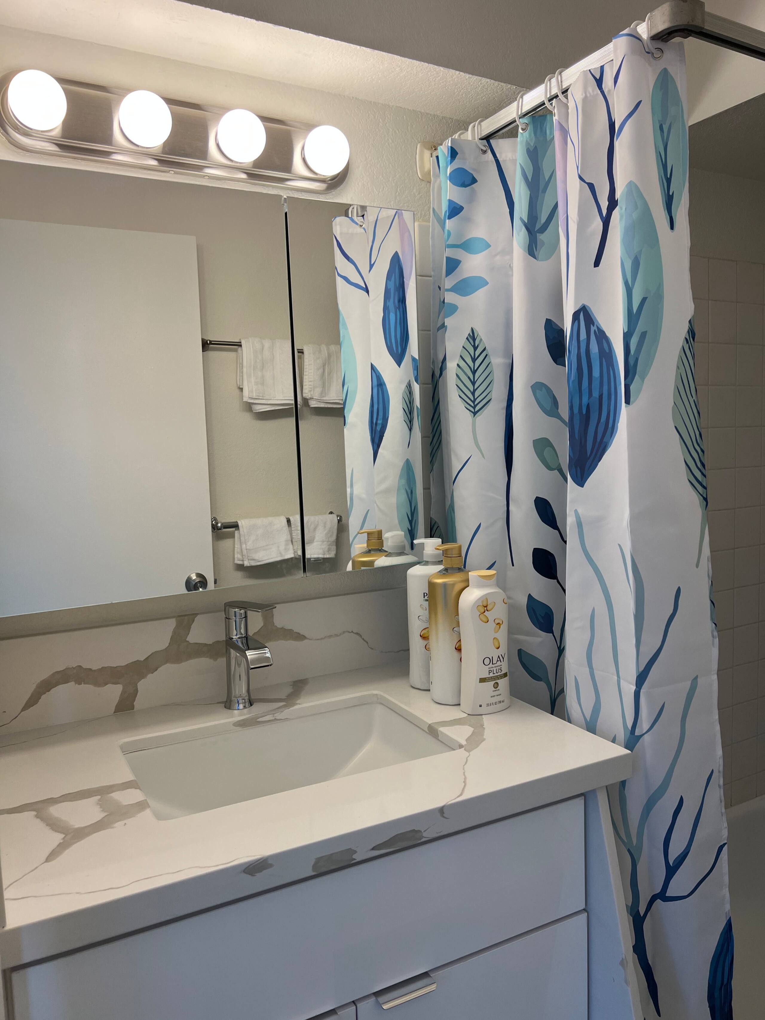 Panoramic Ocean View • 38th Floor • Sleeps 6 - Image 42