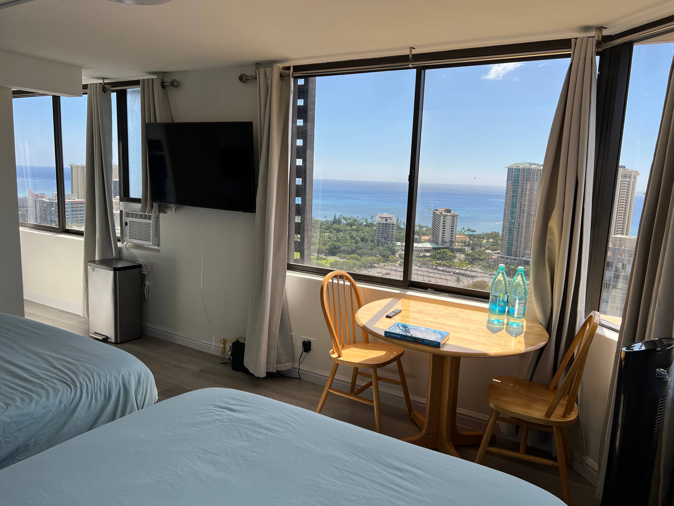Panoramic Ocean View • 38th Floor • Sleeps 6 - Image 23