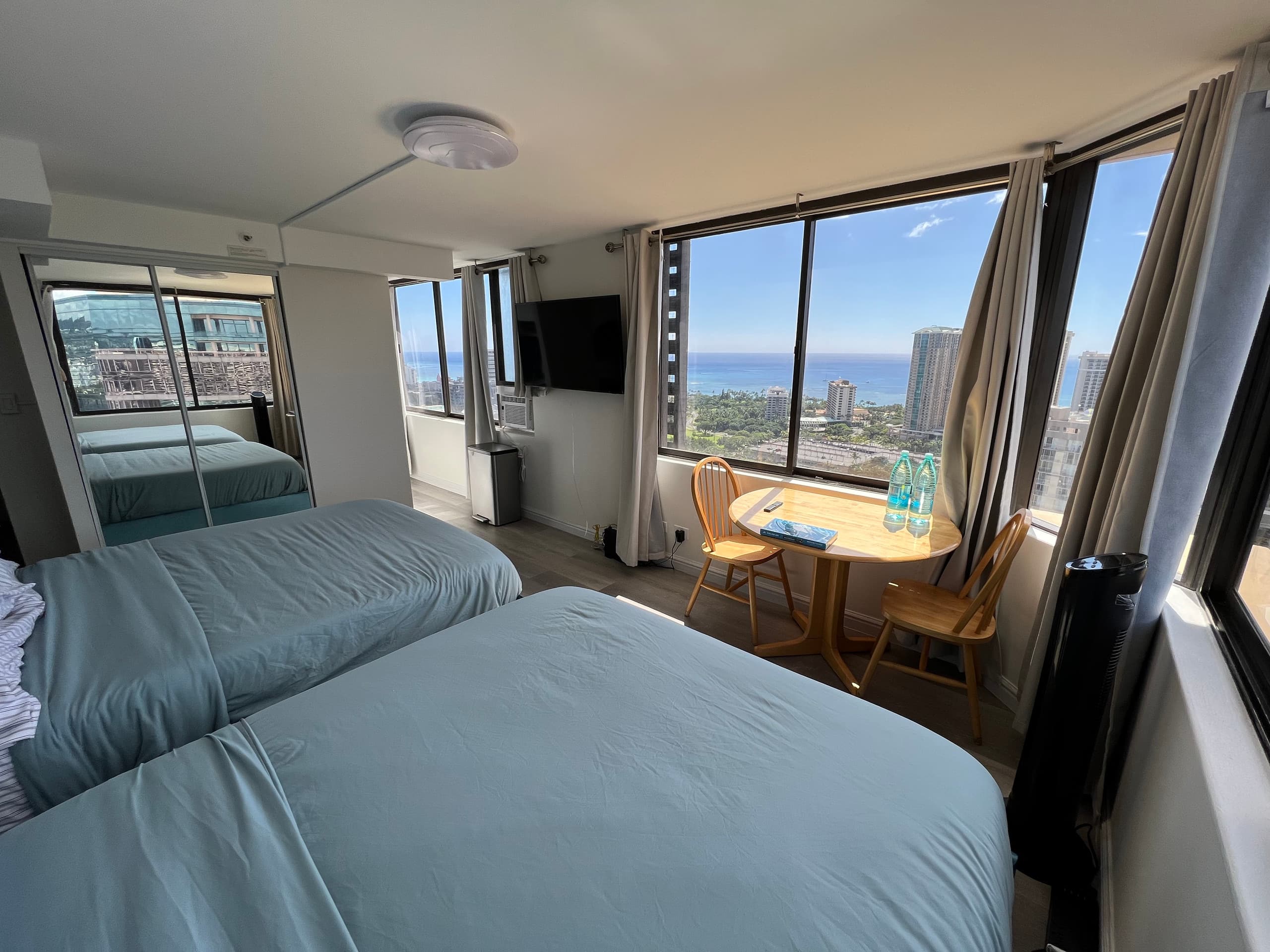 Panoramic Ocean View • 38th Floor • Sleeps 6 - Image 1