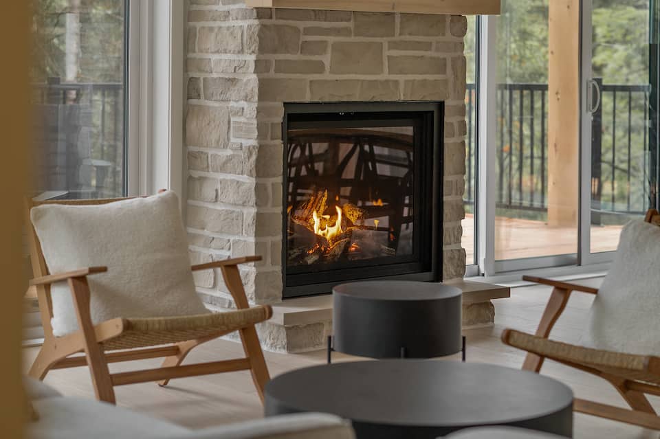 A new forest chalet with a games floor near Tremblant, Les Laurentides, Quebec, Canada, photo 4 of 10