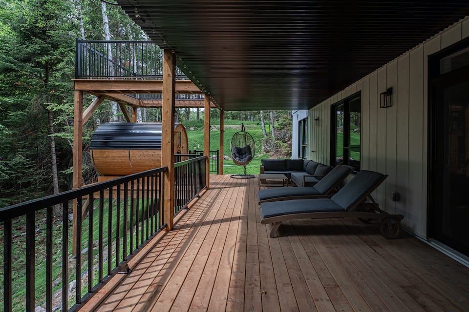 A new forest chalet with a games floor near Tremblant, Les Laurentides, Quebec, Canada, photo 6 of 10