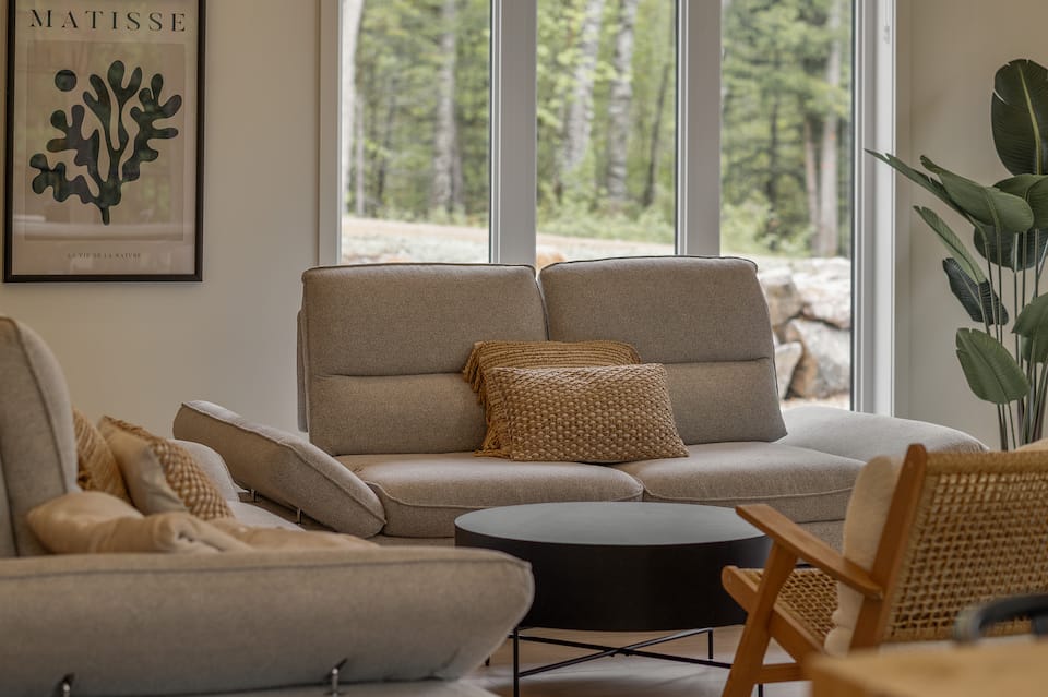 A new forest chalet with a games floor near Tremblant, Les Laurentides, Quebec, Canada, photo 3 of 10
