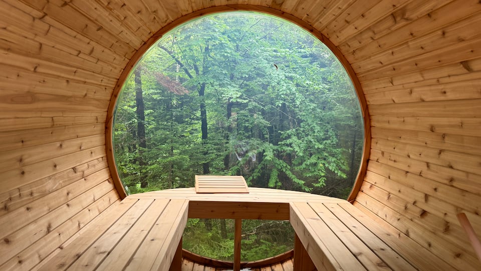 A new forest chalet with a games floor near Tremblant, Les Laurentides, Quebec, Canada, photo 7 of 10