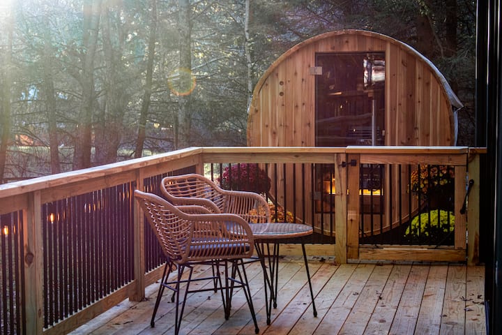 Poconos Getaway w/ Hot Tub & Sauna