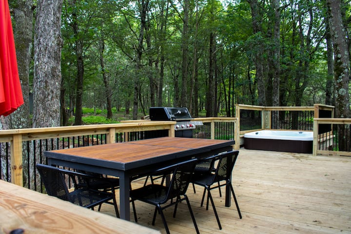 Poconos Getaway w/ Hot Tub & Sauna