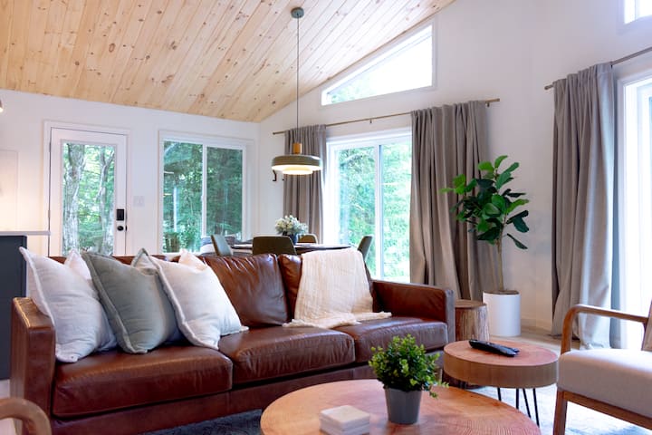Poconos Getaway w/ Hot Tub & Sauna