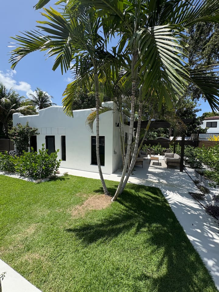 Charming Oasis In Heart Of Miami - Miami, FL