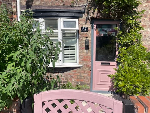 Quirky end of terrace house.