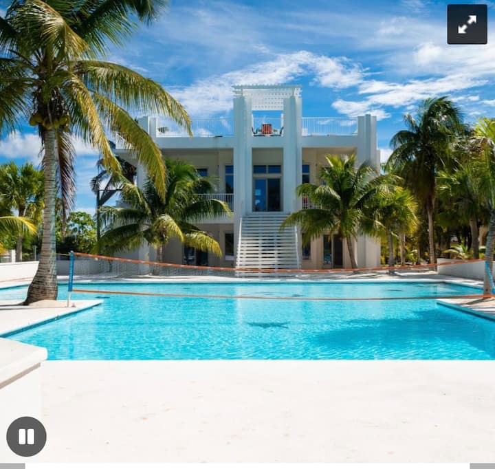 Calm Waters – Private 6br Beachfront Villa - Turks- und Caicosinseln