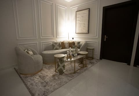 Elite Inn (2 Bedrooms and Self Check-in Lounge)