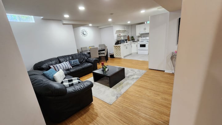 Convenient Basement Apartment, 2 Bedrooms. - Hamilton