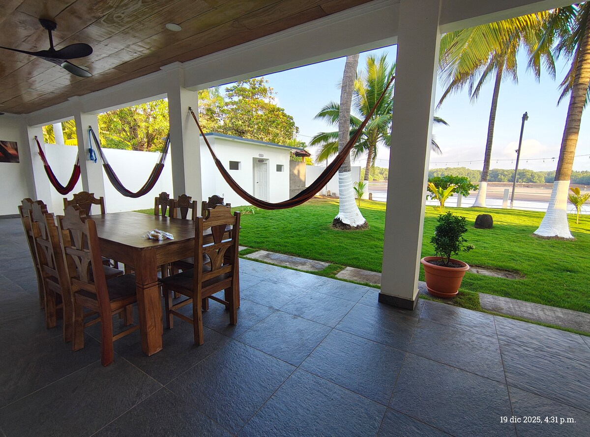 Hollywood Ranch (Monzón Beach, Metalio) — 7 bedroom vacation rental in Acajutla