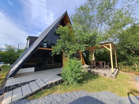 La Familia - Elena Cabins