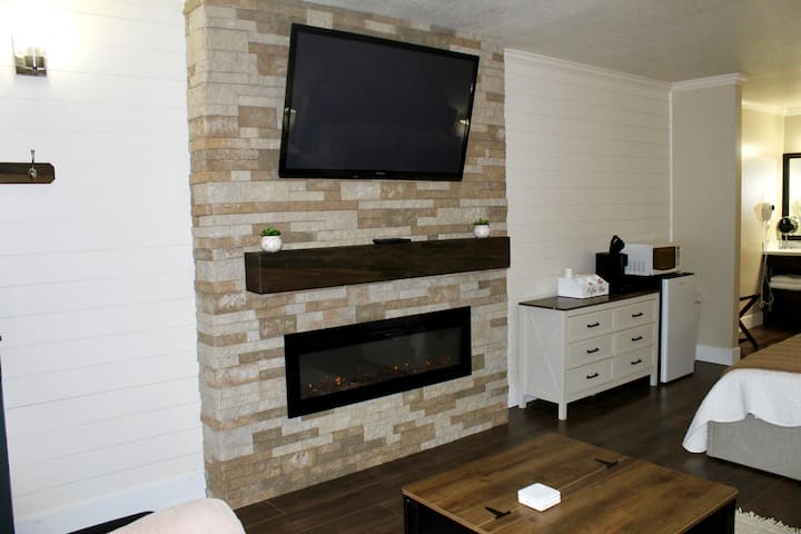 Newly Renovated Getaway - Torch Lake, MI