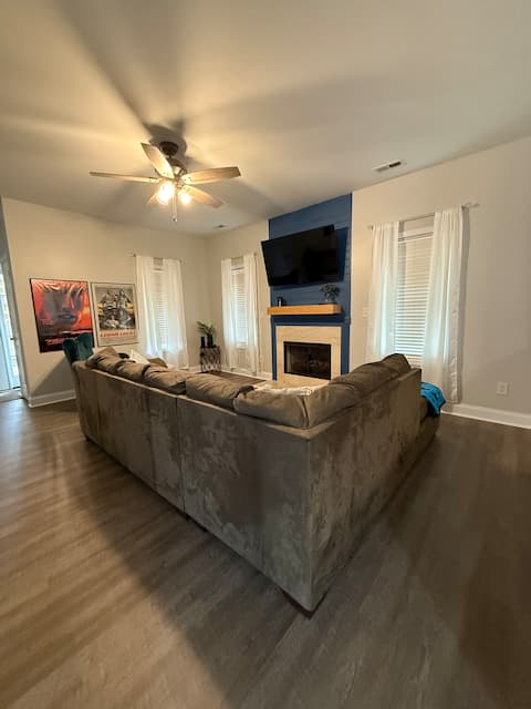 Top Airbnb: Large family friendly home in Charlotte in Steele Creek