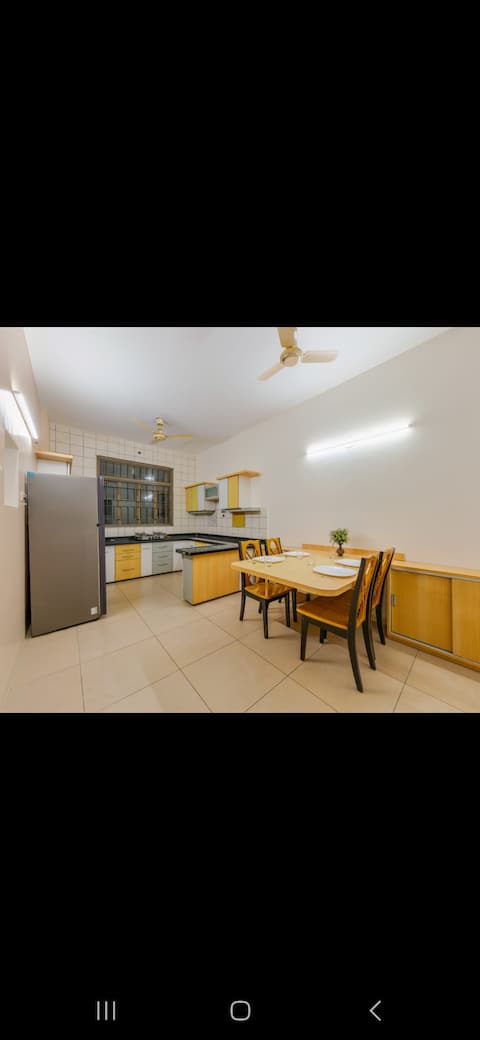 Giriraj Homestay 3BHK Bunglow with Driver Room