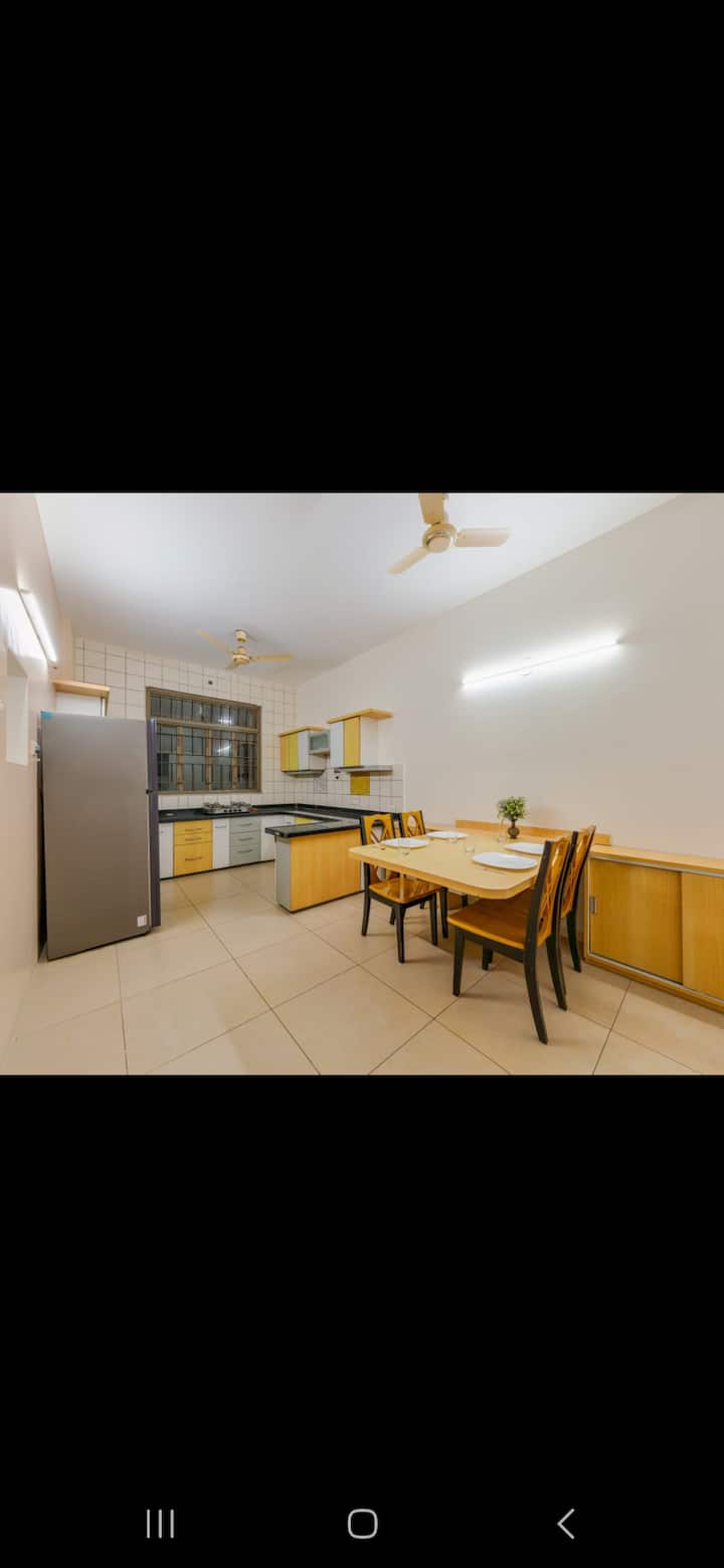 Giriraj Homestay 3BHK Bunglow with Driver Room