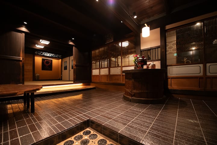 A 130-year-old private house for rent. Special stay. 8 minutes on foot from Tokoname Station…