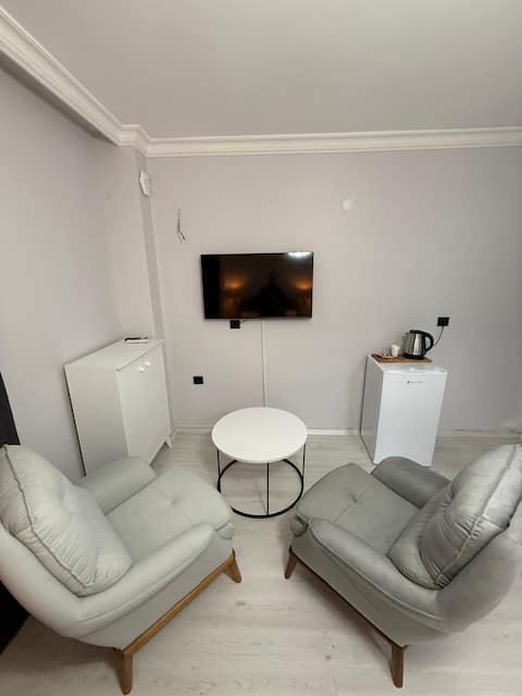 Top Airbnb: Pi Park Hotel | Sleeps 2 | 1+0 Room | Bornova in Bornova