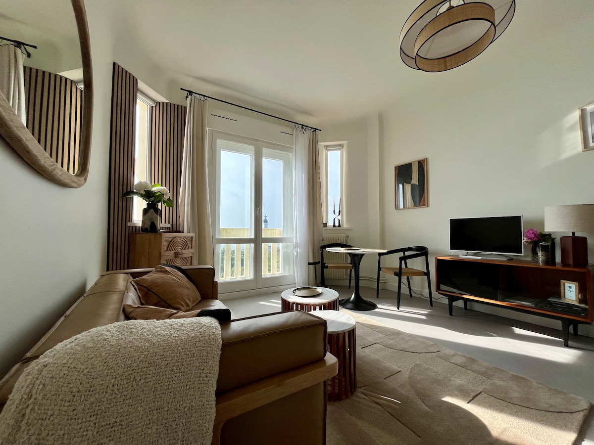 Dnevni boravak, ručak, s pogledom na ocean i svjetionik Biarritz 