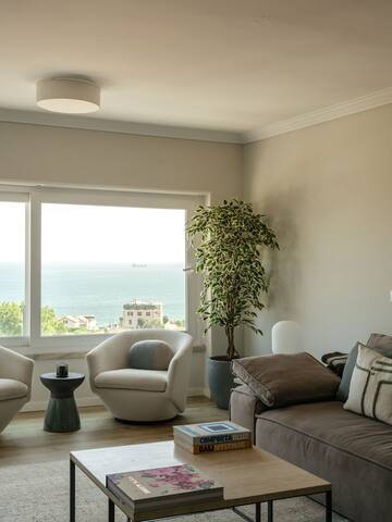 Ocean View Luxury | Walk to Beach & Cascais gallery image 4