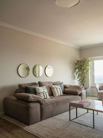 Ocean View Luxury | Walk to Beach & Cascais gallery image 2