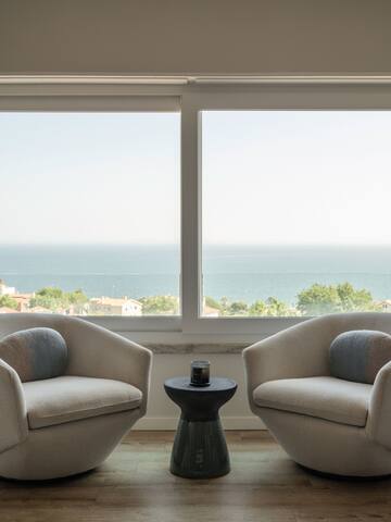 Ocean View Luxury | Walk to Beach & Cascais gallery image 5