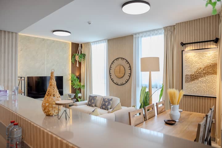 2br Aljada / Forest Themed / Sleeps 6 /  Balcony - Sharjah