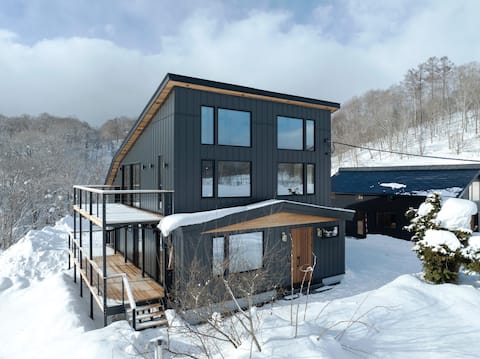 Niseko Luxe 4BR Ski pad: Full-spec, nr slopes